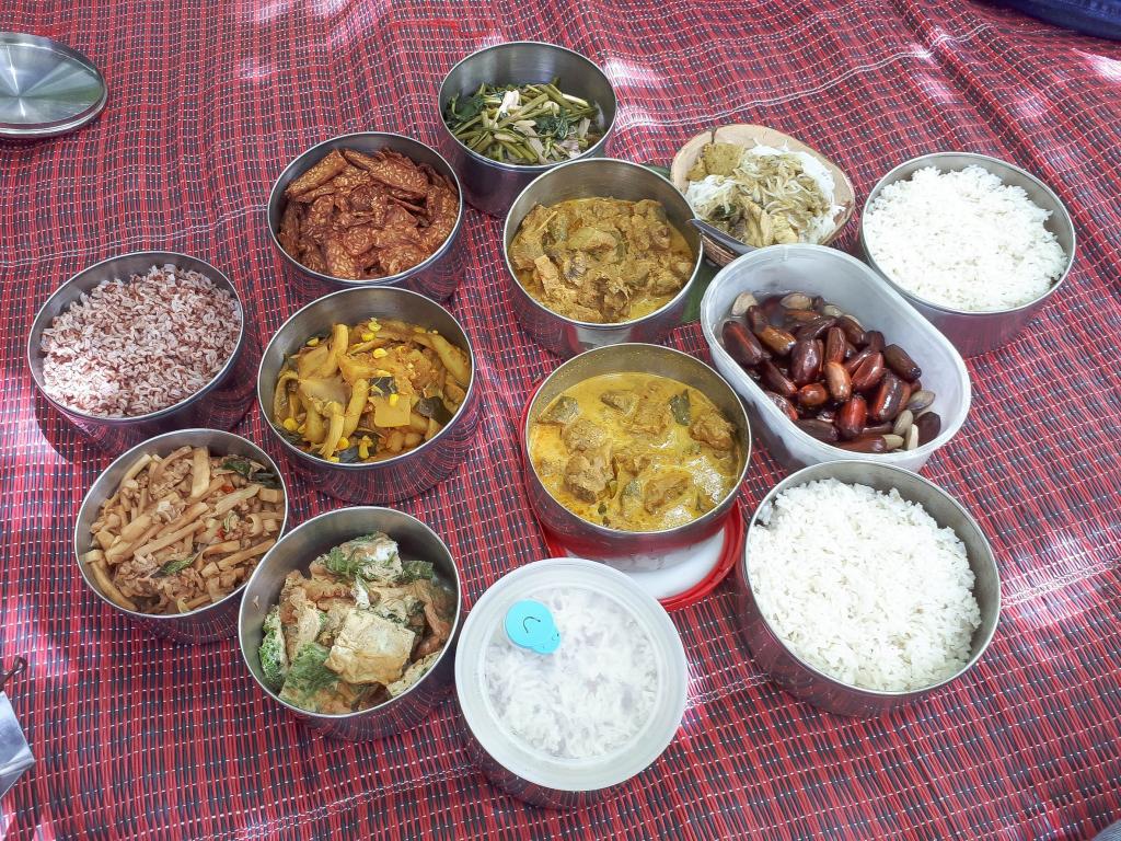 งานปิ่นโต หิ้วมื้อเที่ยงมากินกันก็มีนะ