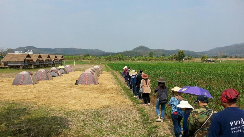 สถานที่กลางเต็นท์ (มีความแตกต่างไปตามพื้นที่)